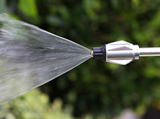 Pocket Hose nozzle producing a broad fan-style water spray